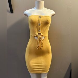 Yellow strapless dress